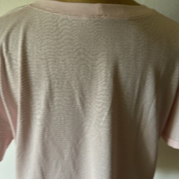 Lululemon sz 8 pink short sleeve T, no fabric tag great pre owned condition - Picture 5 of 6
